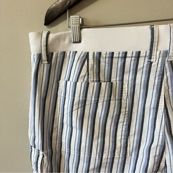 Lee Mid-Rise Stripe Short - Picture 5 of 9